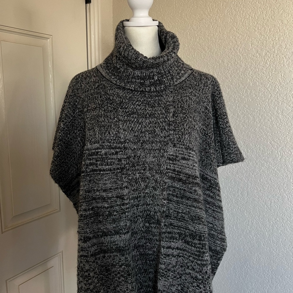 LIKE NEW Steve Madden one size fits all grey/black pullover sweater.